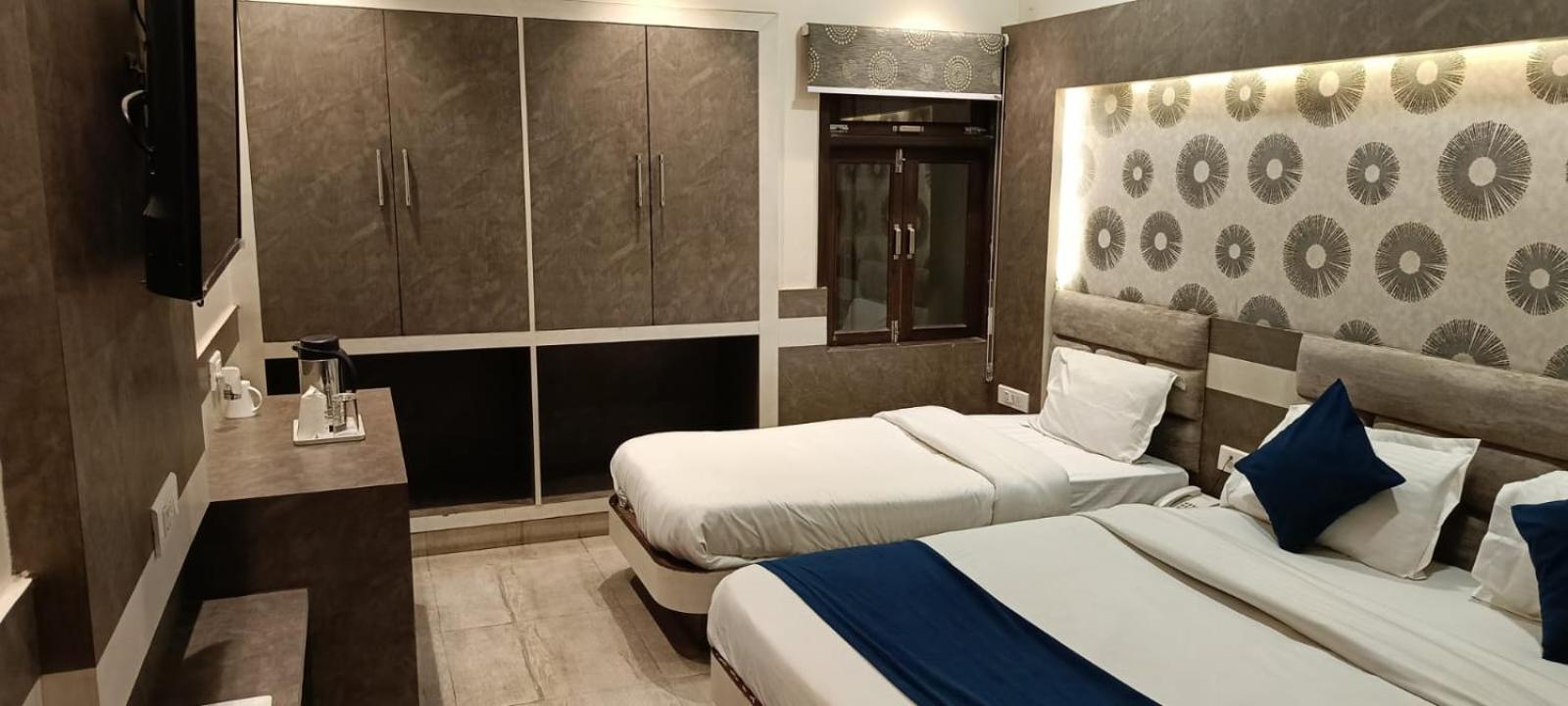 Hotel The Heera Divine Канпур Екстериор снимка