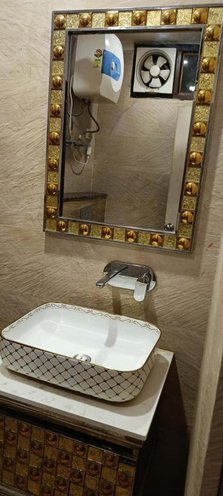 Hotel The Heera Divine Канпур Екстериор снимка