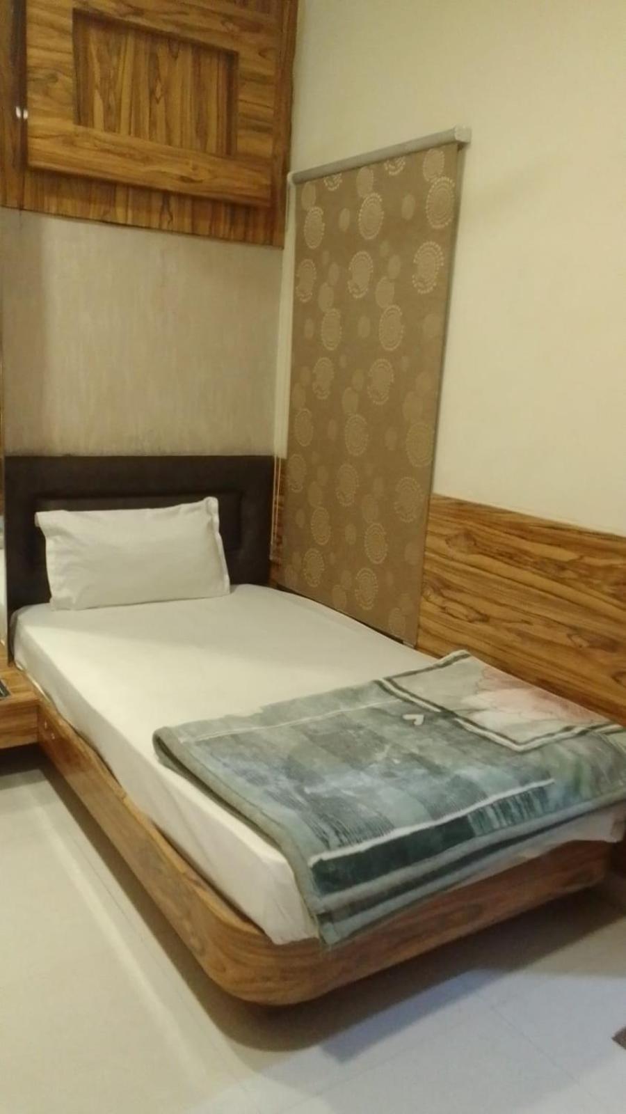 Hotel The Heera Divine Канпур Екстериор снимка