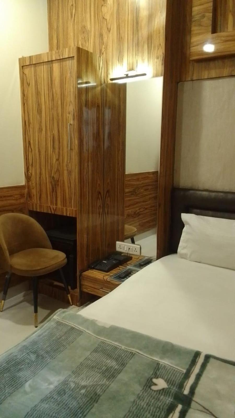 Hotel The Heera Divine Канпур Екстериор снимка