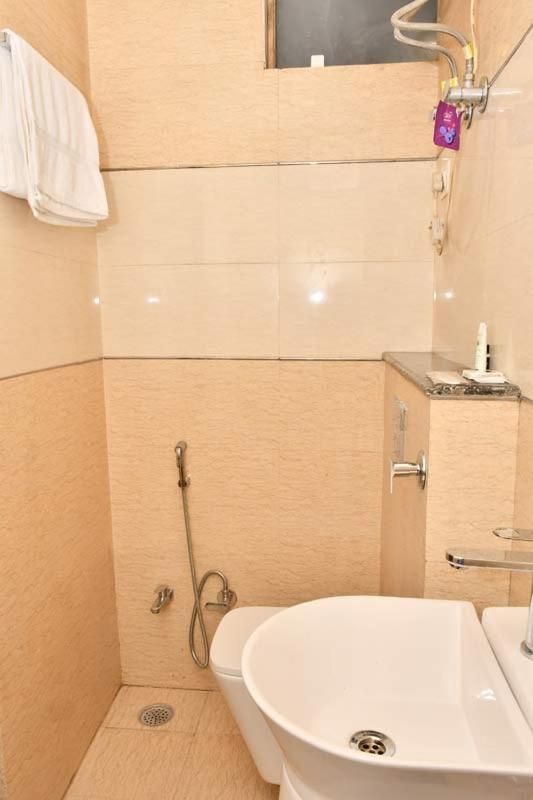Hotel The Heera Divine Канпур Екстериор снимка