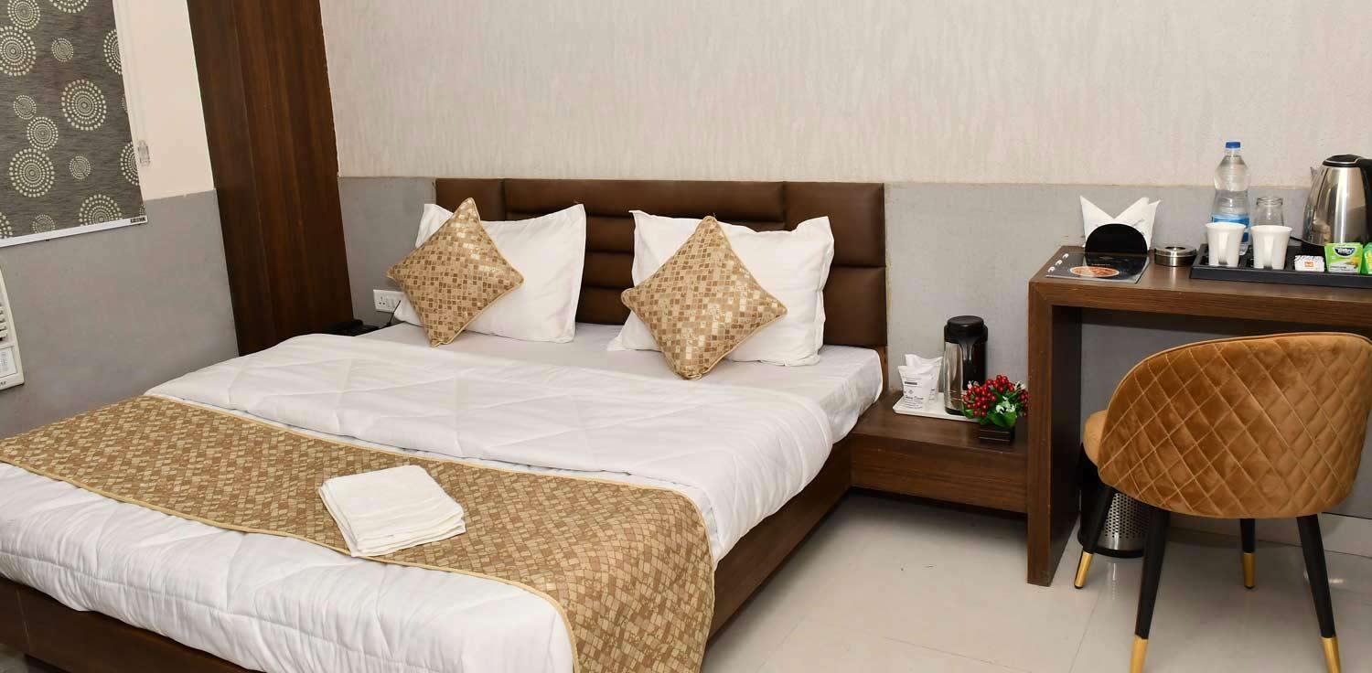Hotel The Heera Divine Канпур Екстериор снимка