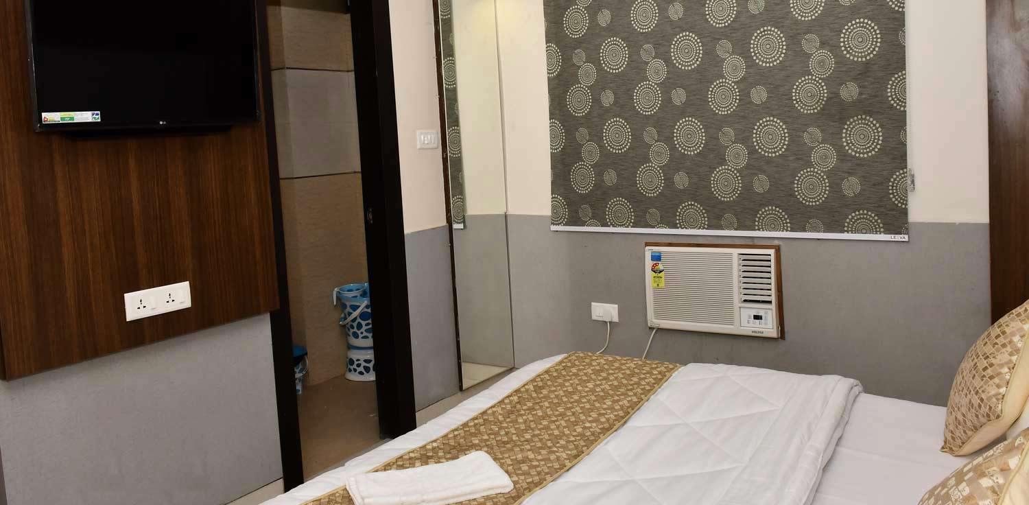 Hotel The Heera Divine Канпур Екстериор снимка