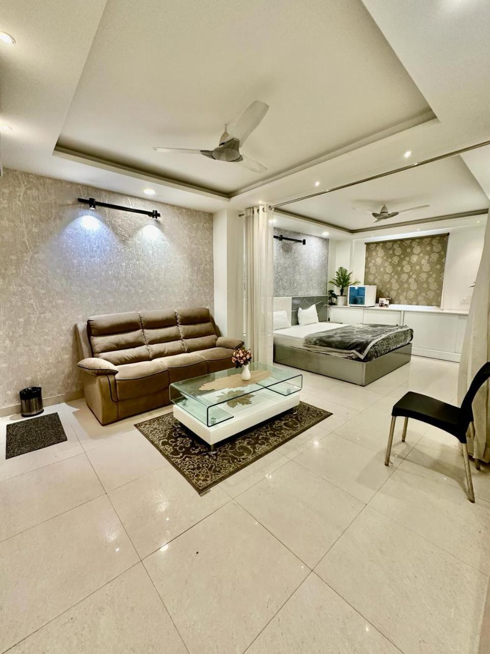 Hotel The Heera Divine Канпур Екстериор снимка