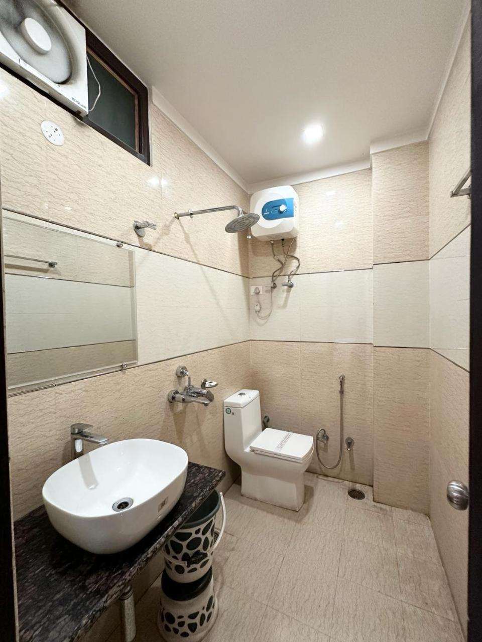 Hotel The Heera Divine Канпур Екстериор снимка
