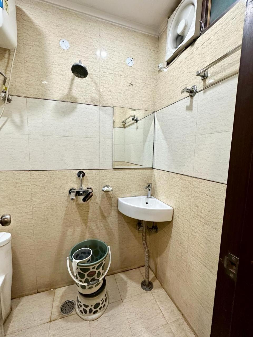 Hotel The Heera Divine Канпур Екстериор снимка