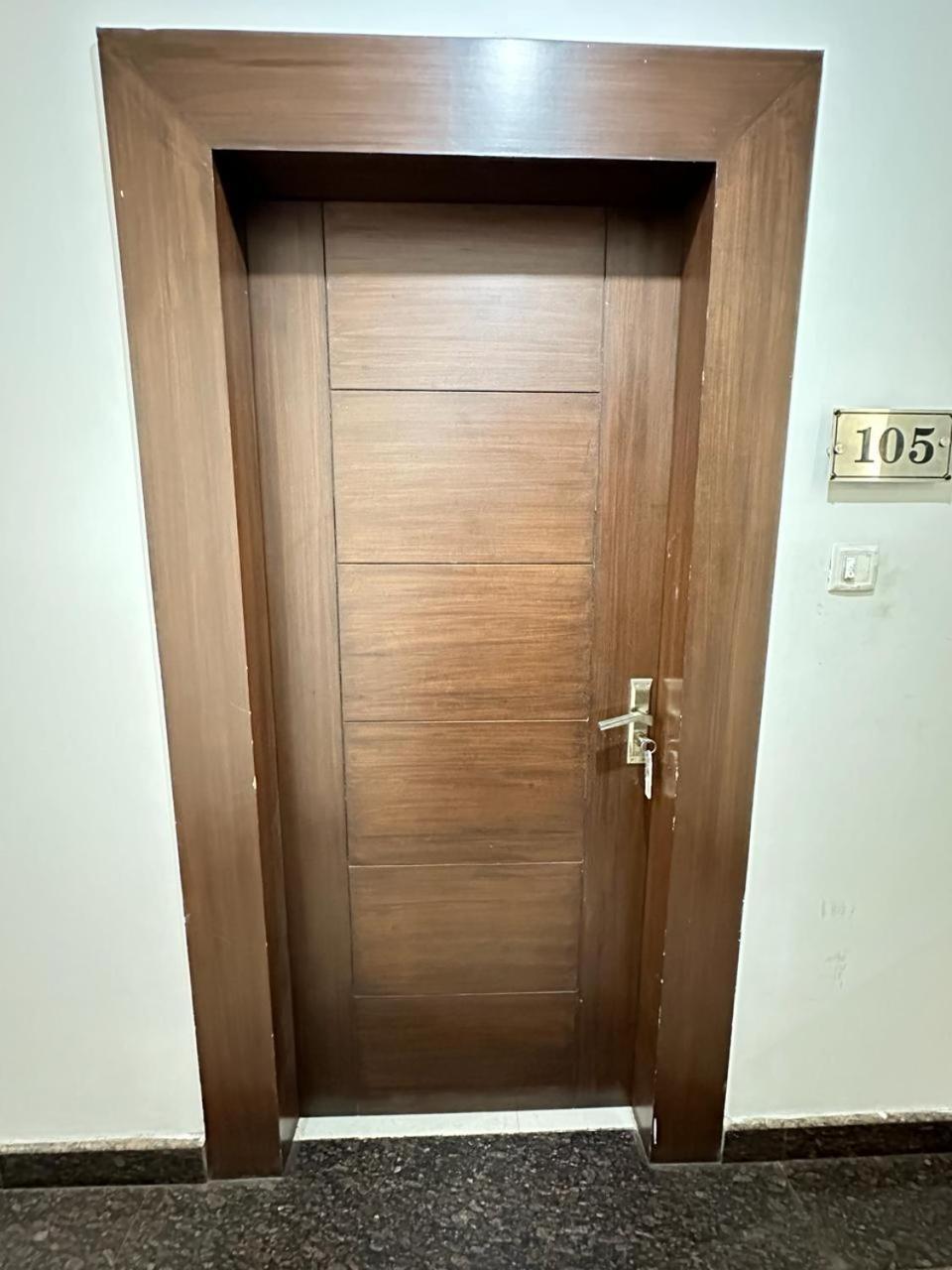 Hotel The Heera Divine Канпур Екстериор снимка