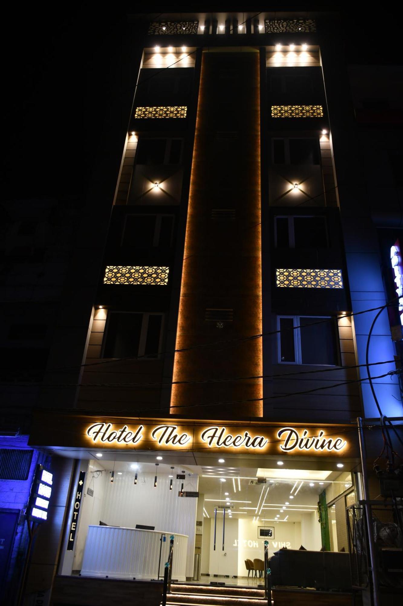 Hotel The Heera Divine Канпур Екстериор снимка