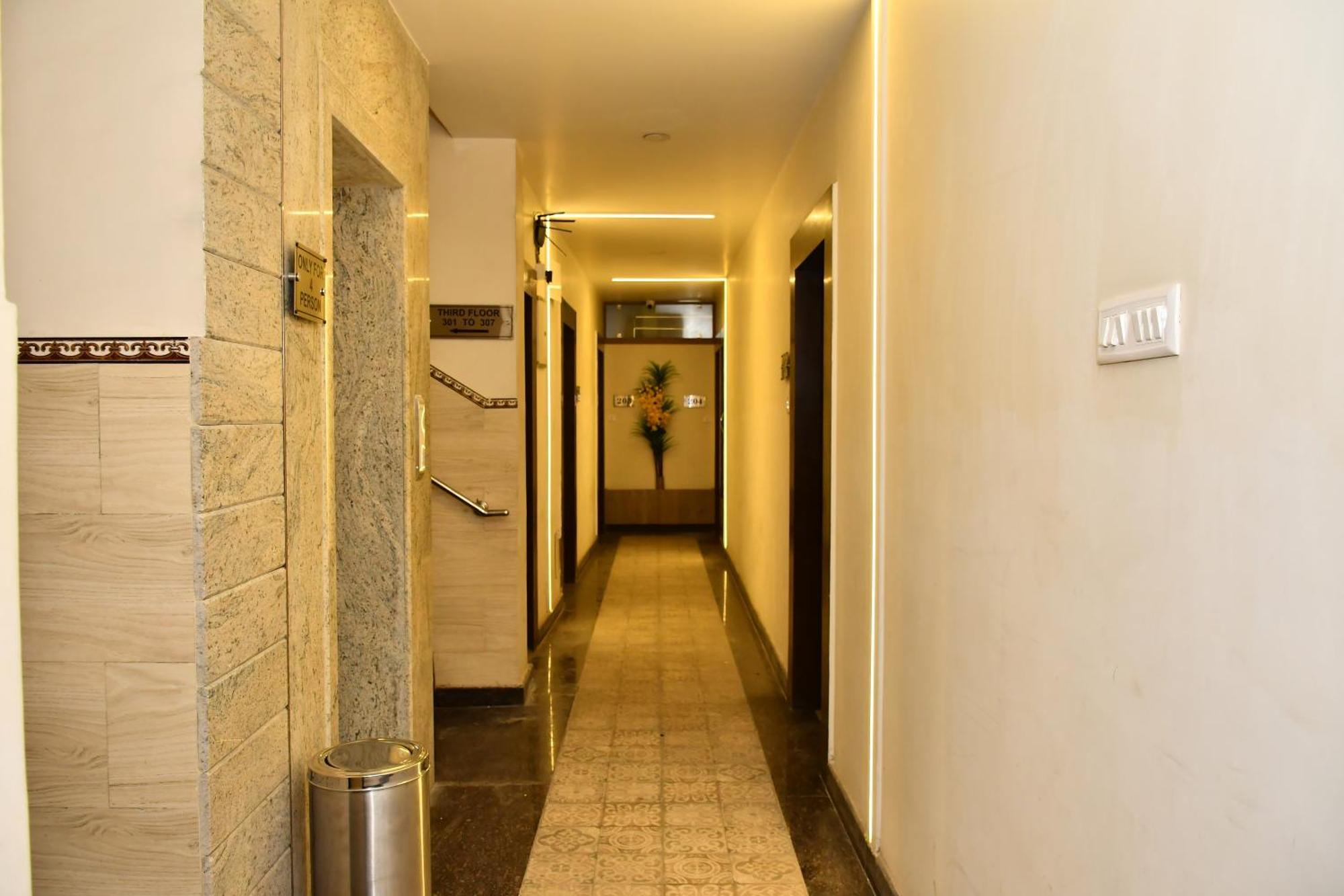 Hotel The Heera Divine Канпур Екстериор снимка