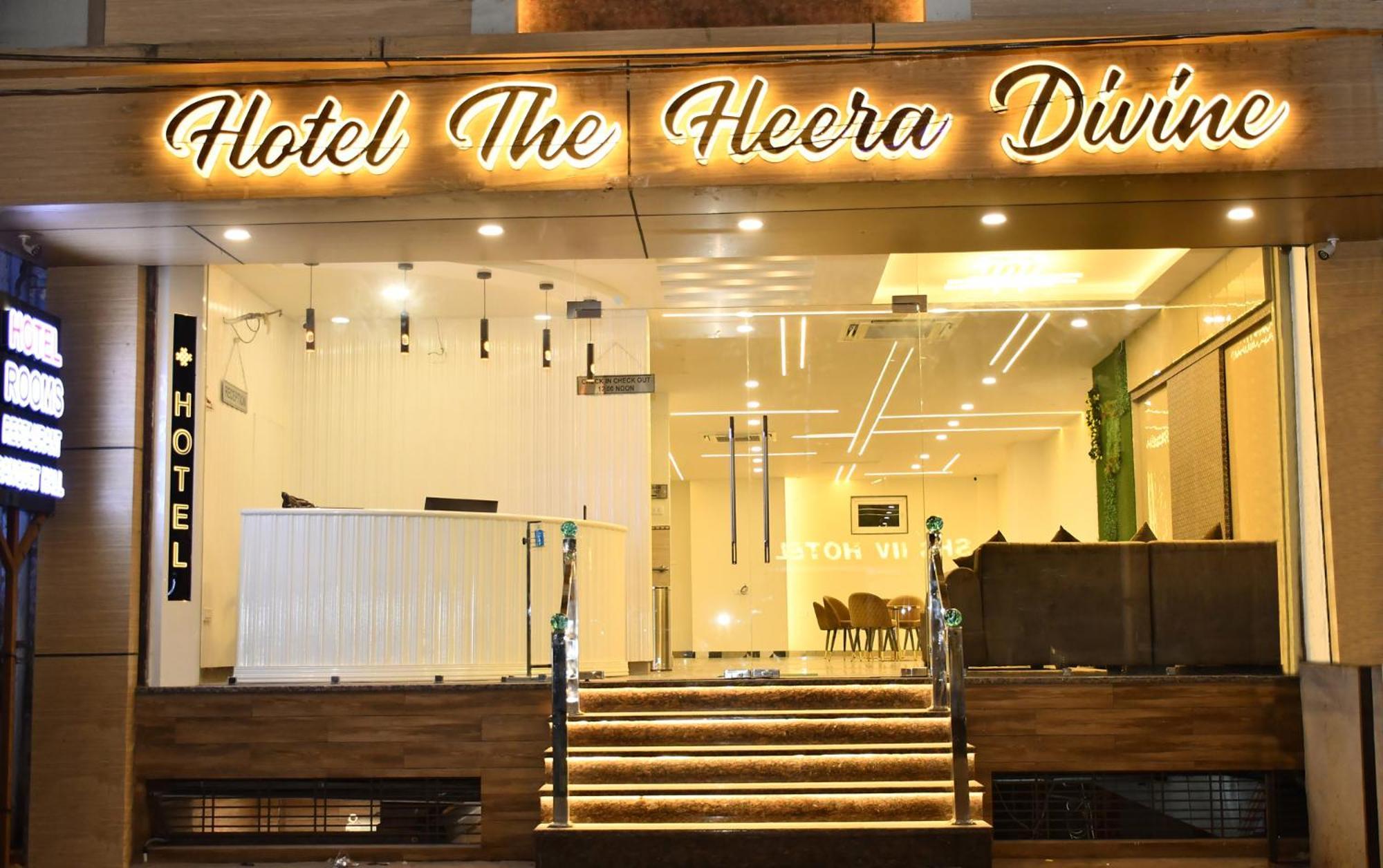 Hotel The Heera Divine Канпур Екстериор снимка